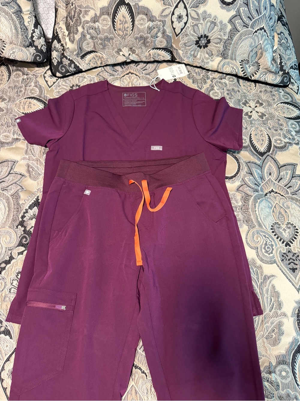 FIGS Women's Catarina top & jogger bottoms in deep purple